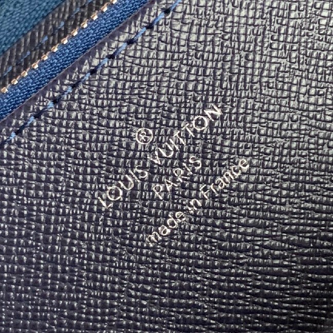 Louis Vuitton LV ESCALE ZIPPY WALLET M68841